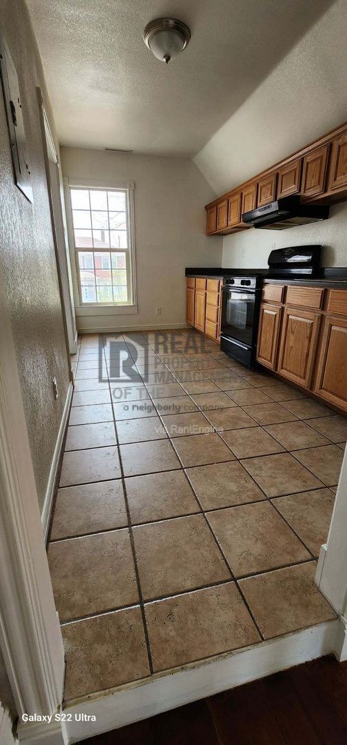 Building Photo - 2011 Evans Ave