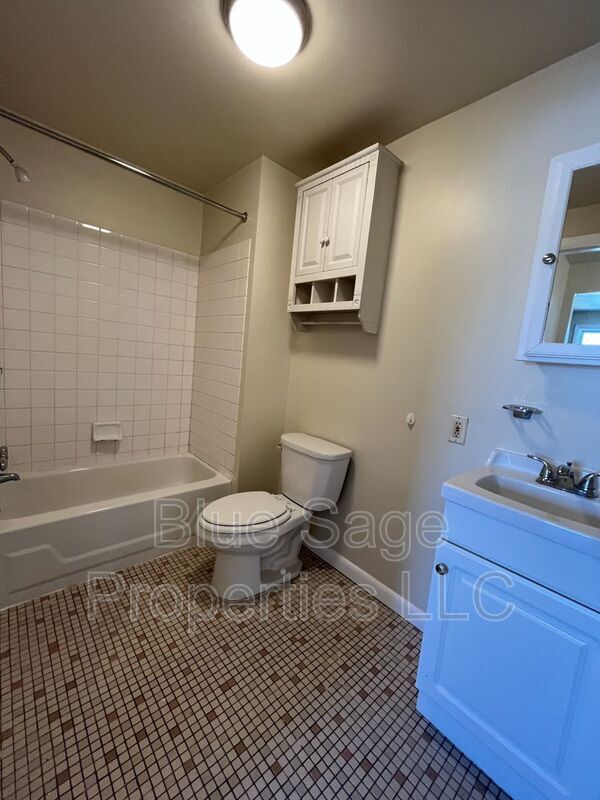 Building Photo - 1010 Yates Ave