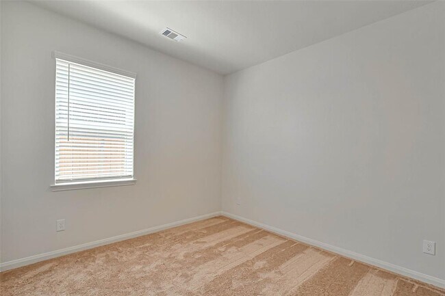 Building Photo - 553 Amberwood Pk Dr