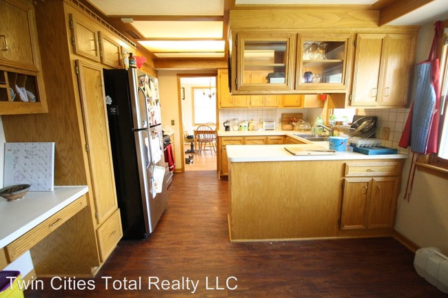Building Photo - 3 br, 2 bath House - 535 E Minnehaha Parkway