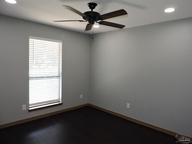 Building Photo - 1270 Palisade Rd