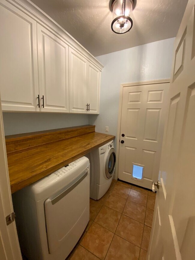 Building Photo - NW Visalia Home Rent Ready! !