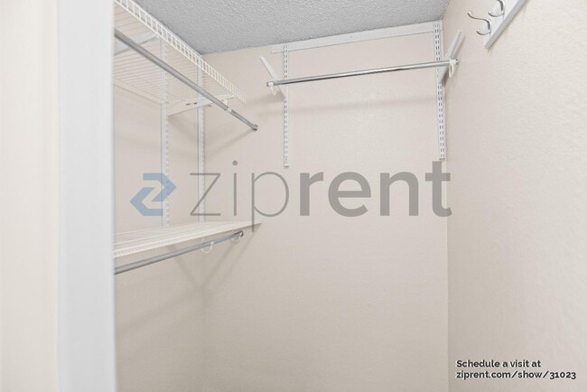 Building Photo - 2758 Croft Dr