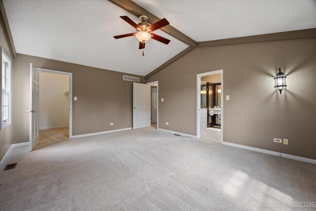 Building Photo - 2802 Wedgewood Dr
