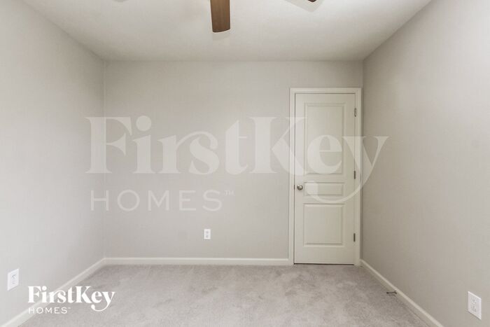 Building Photo - 15445 Eastpark Cir W