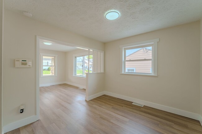 Building Photo - Remodeled 2 bedroom with off street parkin...