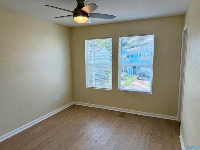 Building Photo - 226 Dormont Dr NE