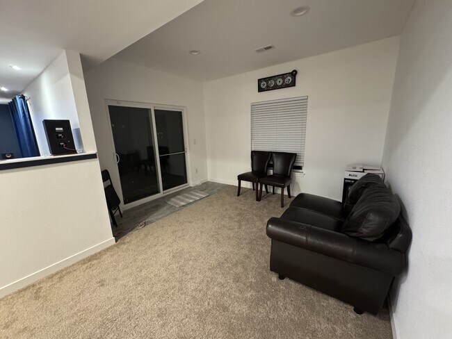 Building Photo - 912 McMurdo Cir