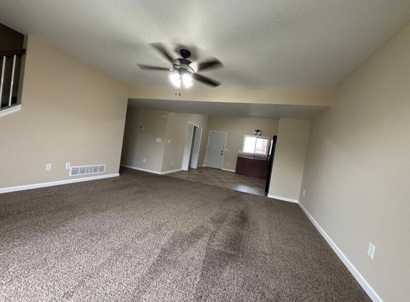 Building Photo - 423 E Cheyenne St