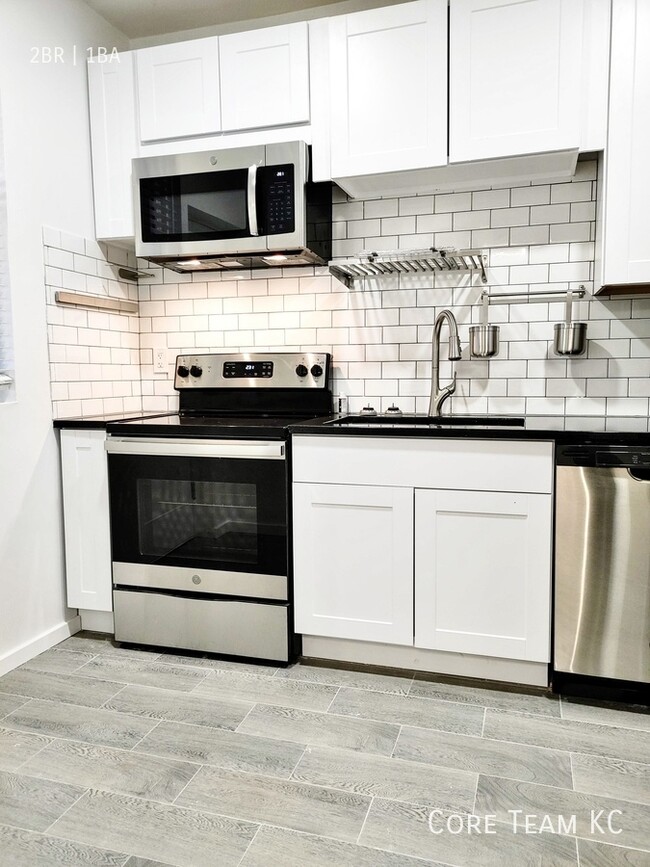 Building Photo - Renovated 2 Bedroom in Midtown w/ Private ...