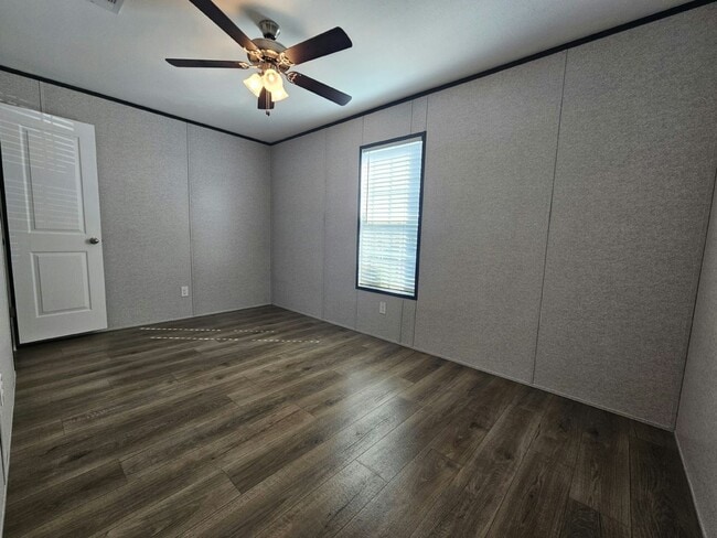 Building Photo - 549 Suwanee Dr