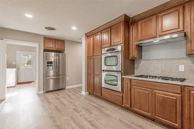 Building Photo - 2201 Badger Ln