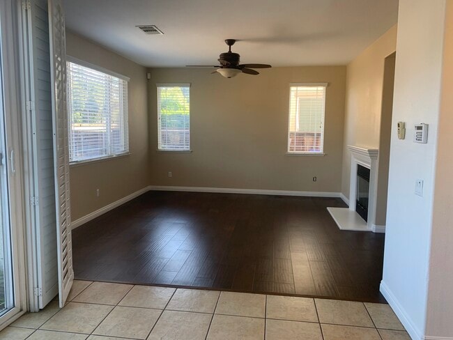 Building Photo - 2568 S Rochelle Ave