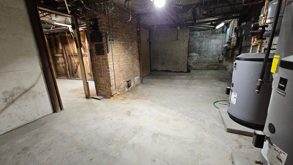 Building Photo - 16 Gerald Rd