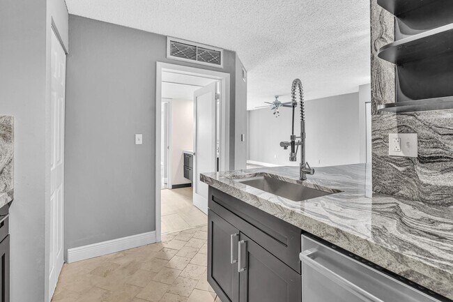 Building Photo - 2820 N Oakland Forest Dr