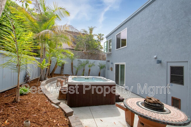 Building Photo - 846 S Cedros Ave