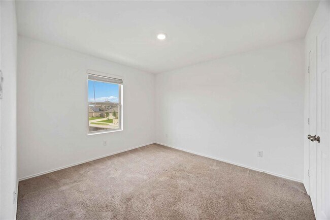 Building Photo - 14611 Broadbury Pond Rd