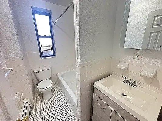 Building Photo - 2 bedroom in BRONX NY 10458