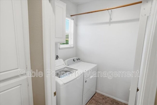 Building Photo - 30319 W Cedar Oak Ln