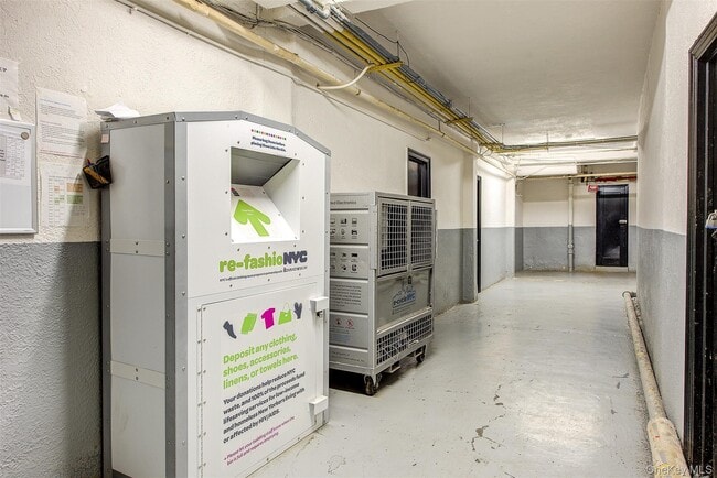 Building Photo - 77-12 35th Ave