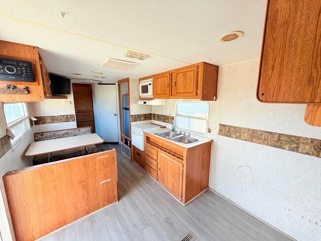 Building Photo - 64811 Thomas Ave