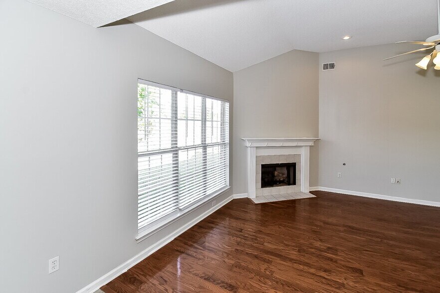 Building Photo - 5651 Carter Dr