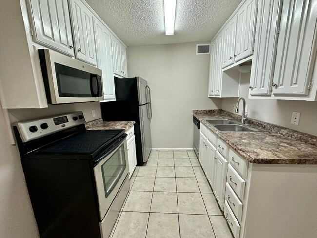 Building Photo - 2-Bedroom 2-Bathroom Condo Close to Baylor...