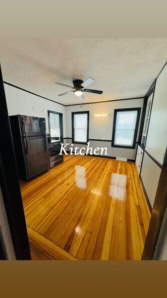 Building Photo - 2407 Pawtucket Ave