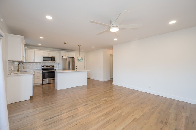 Building Photo - **ABSOLUTELY STUNNING TOP-TO-BOTTOM RENOVA...