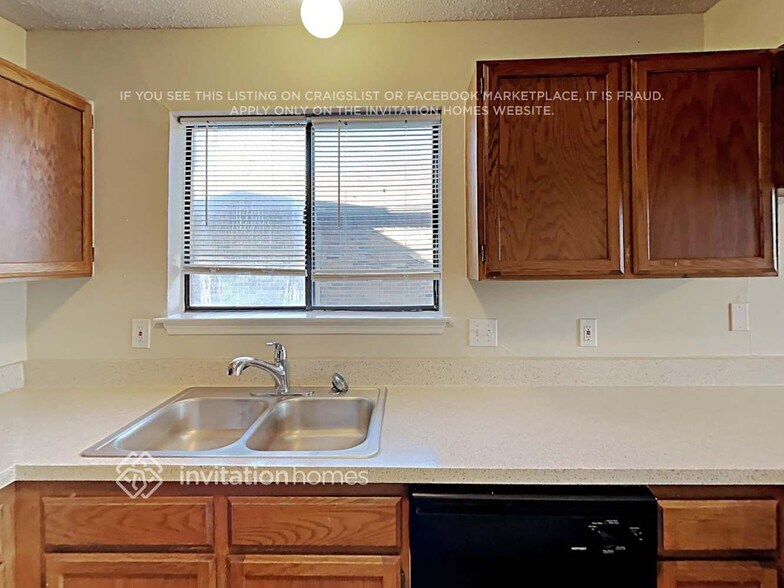 Building Photo - 2541 Rialto Way