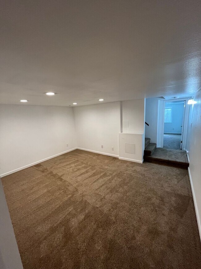 Building Photo - 557-559 E Broad Ave Owner Selling