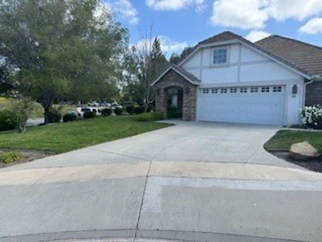 Building Photo - Beautiful Home