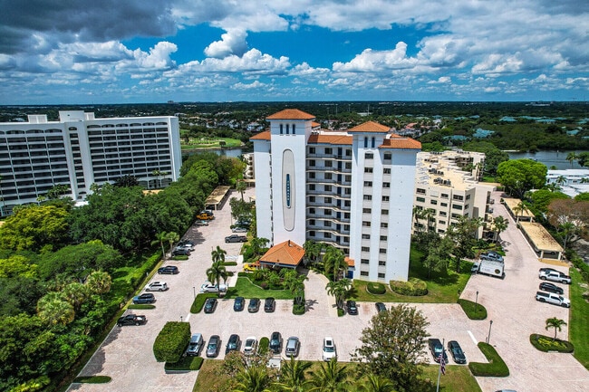 Building Photo - 370 Golfview Rd