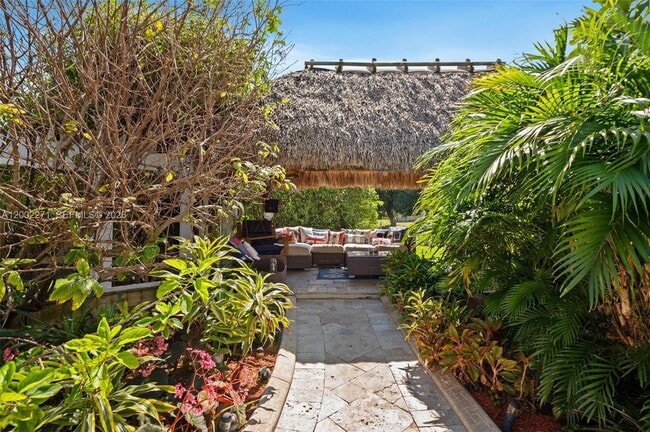 Building Photo - 10740 SW 74th Ct