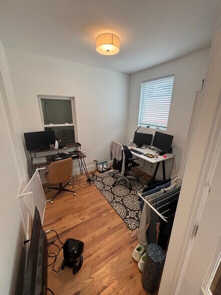 Bonus office space - 1401 N Mohawk St