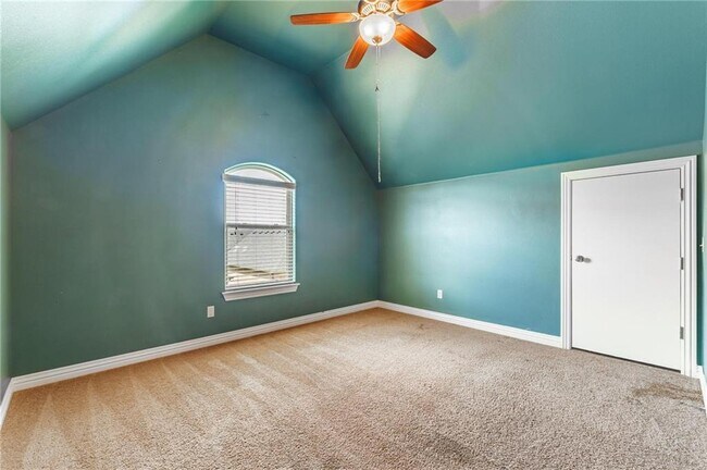 Building Photo - 3210 SW Hillstone Ave