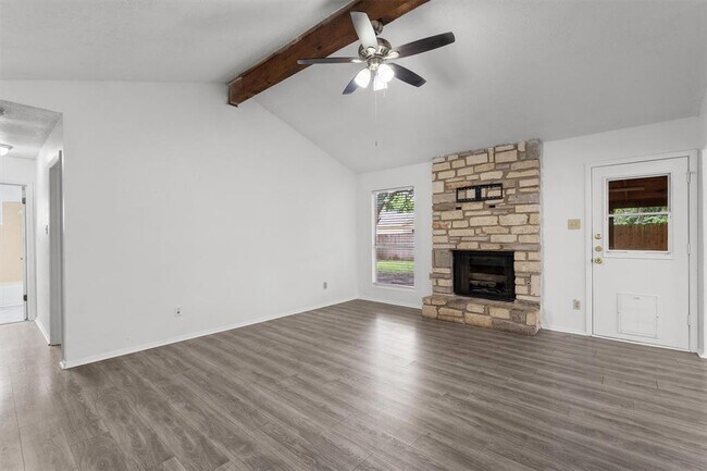 Building Photo - 701 Riverwood Dr