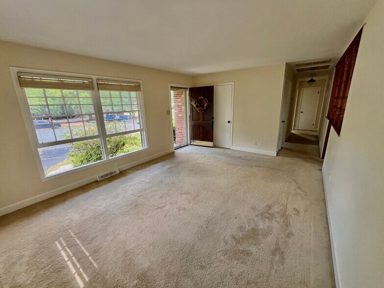 Building Photo - 7113 Rockcliff Ct