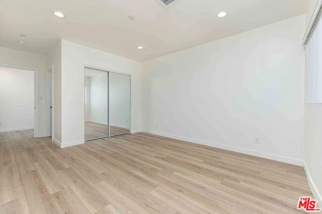 Building Photo - 2101 Burnside Ave