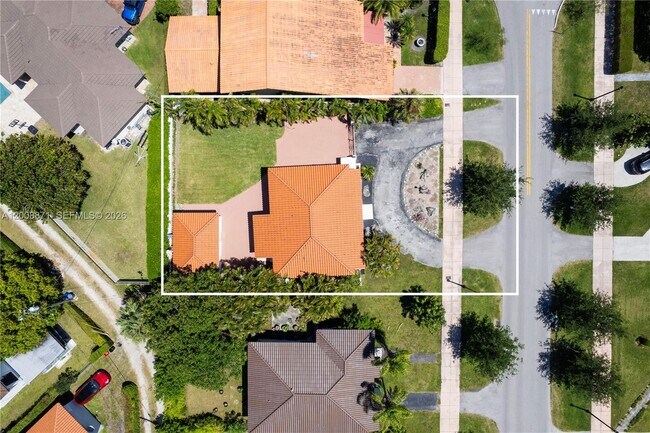 Building Photo - 3021 Coconut Grove Dr