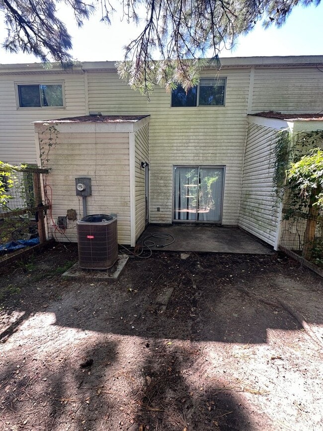 Building Photo - Coming Soon! Townhouse in Jacksonville