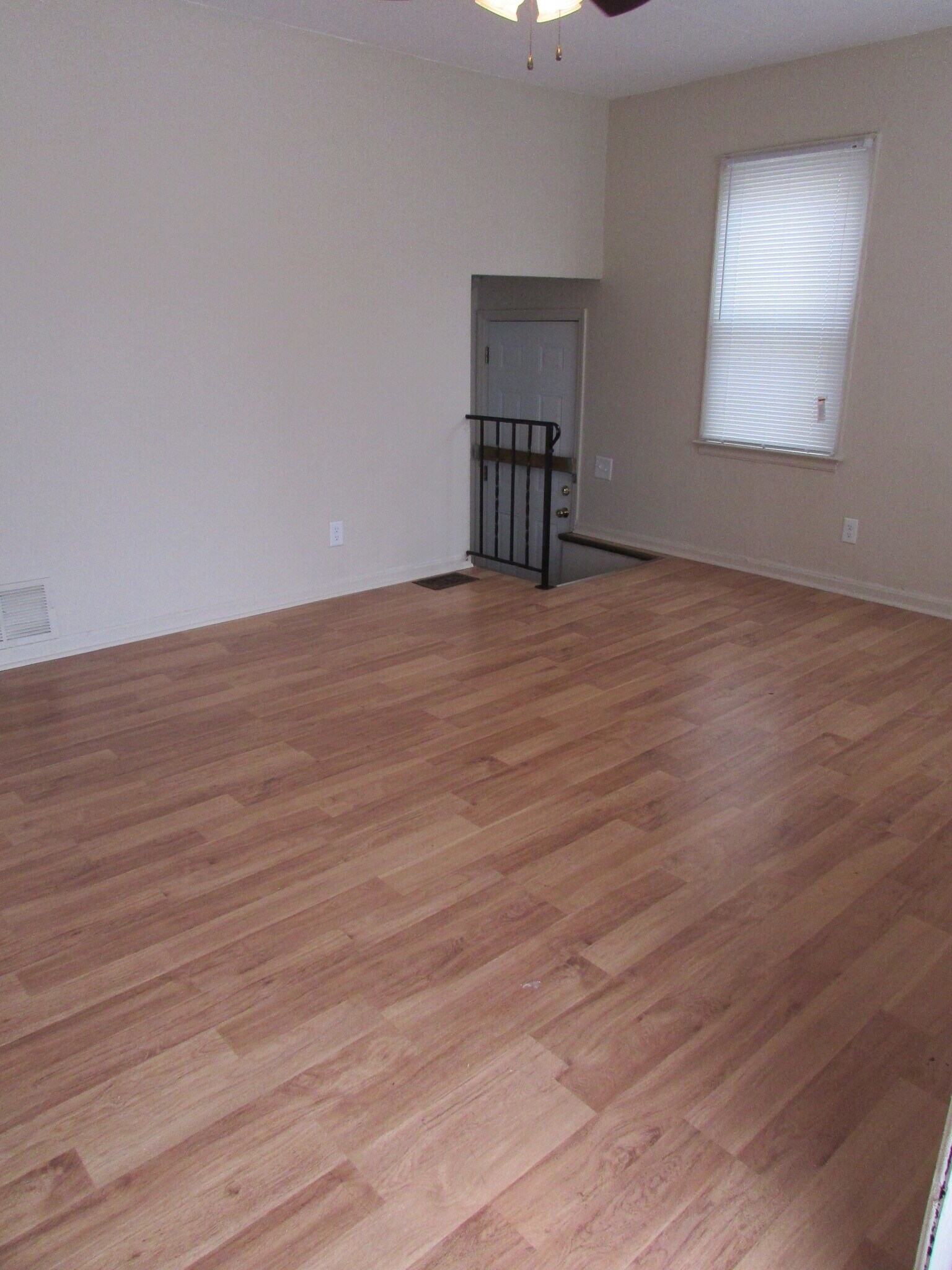 Building Photo - 2276 Hiawatha Park Dr