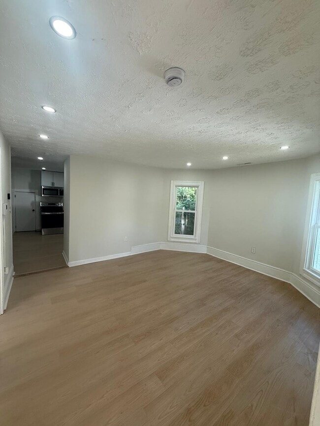 Building Photo - 3202 Bradwell Ave