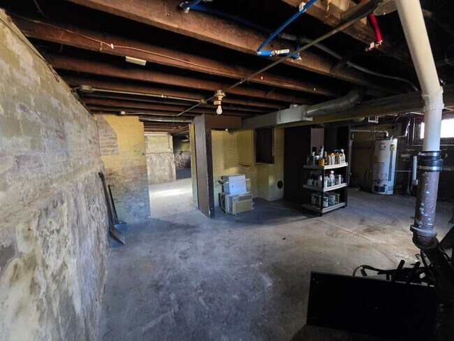 Building Photo - 1801 N Wisconsin St