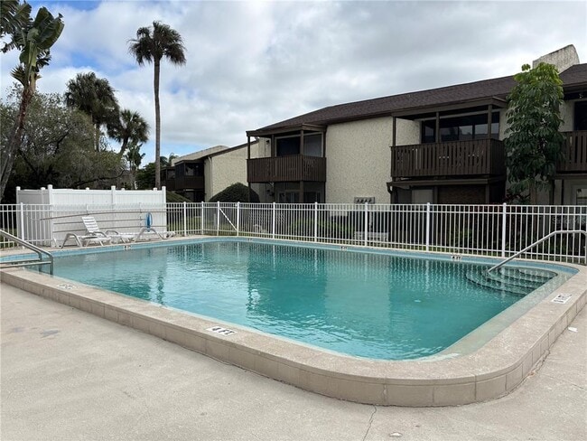 Building Photo - 744 116th Ave N