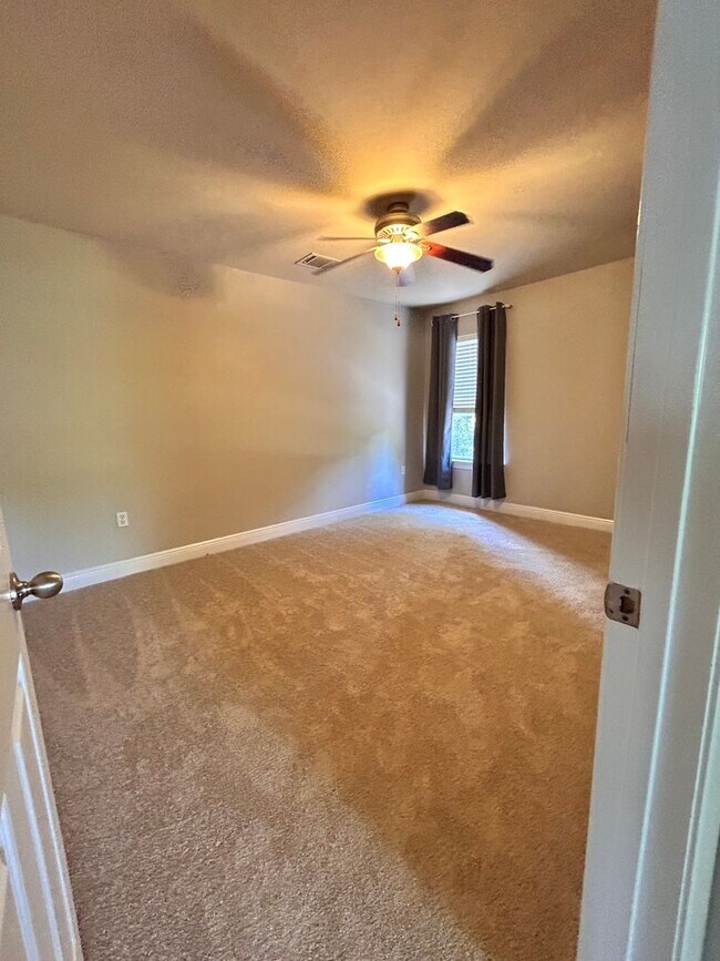 Building Photo - 5206 Lone Pine Ln