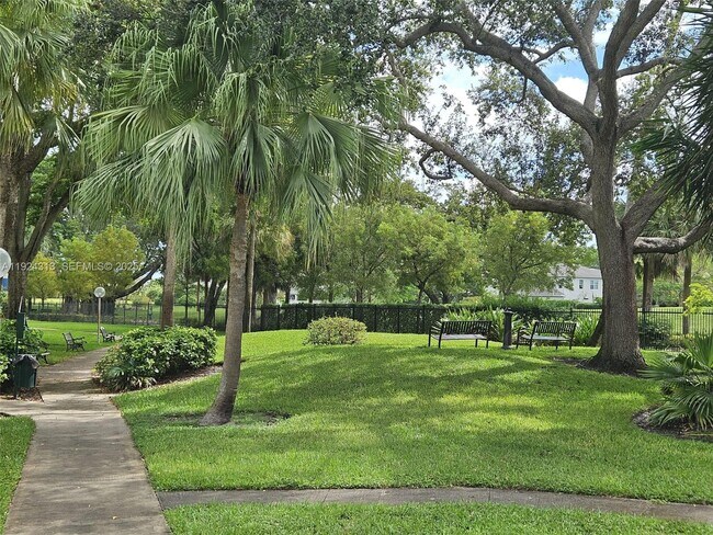 Building Photo - 4200 Hillcrest Dr