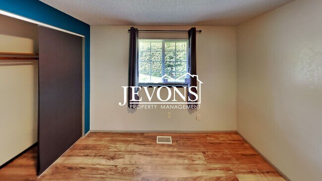 Building Photo - 3-bedroom single-family home near Randall ...