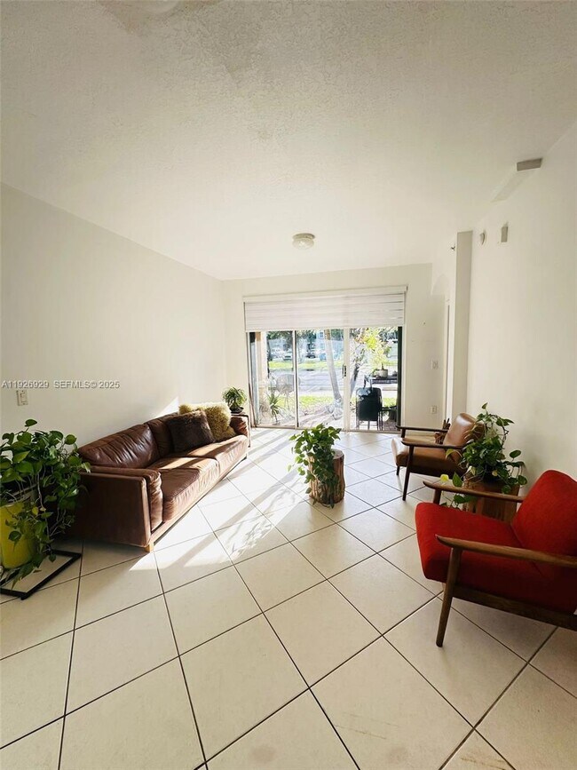 Building Photo - 6400 NW 114th Ave