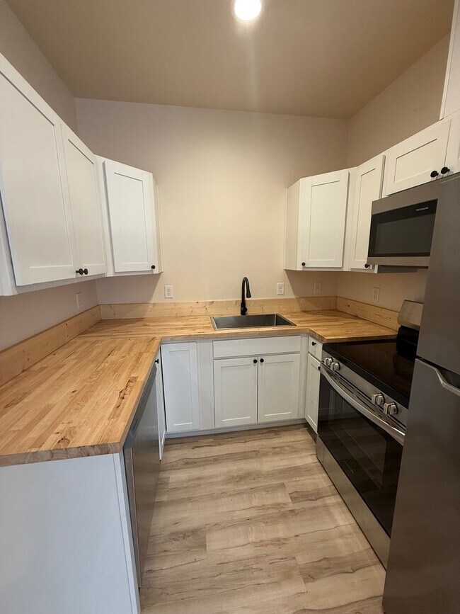 Building Photo - Stoltzfus-PM-026-0265